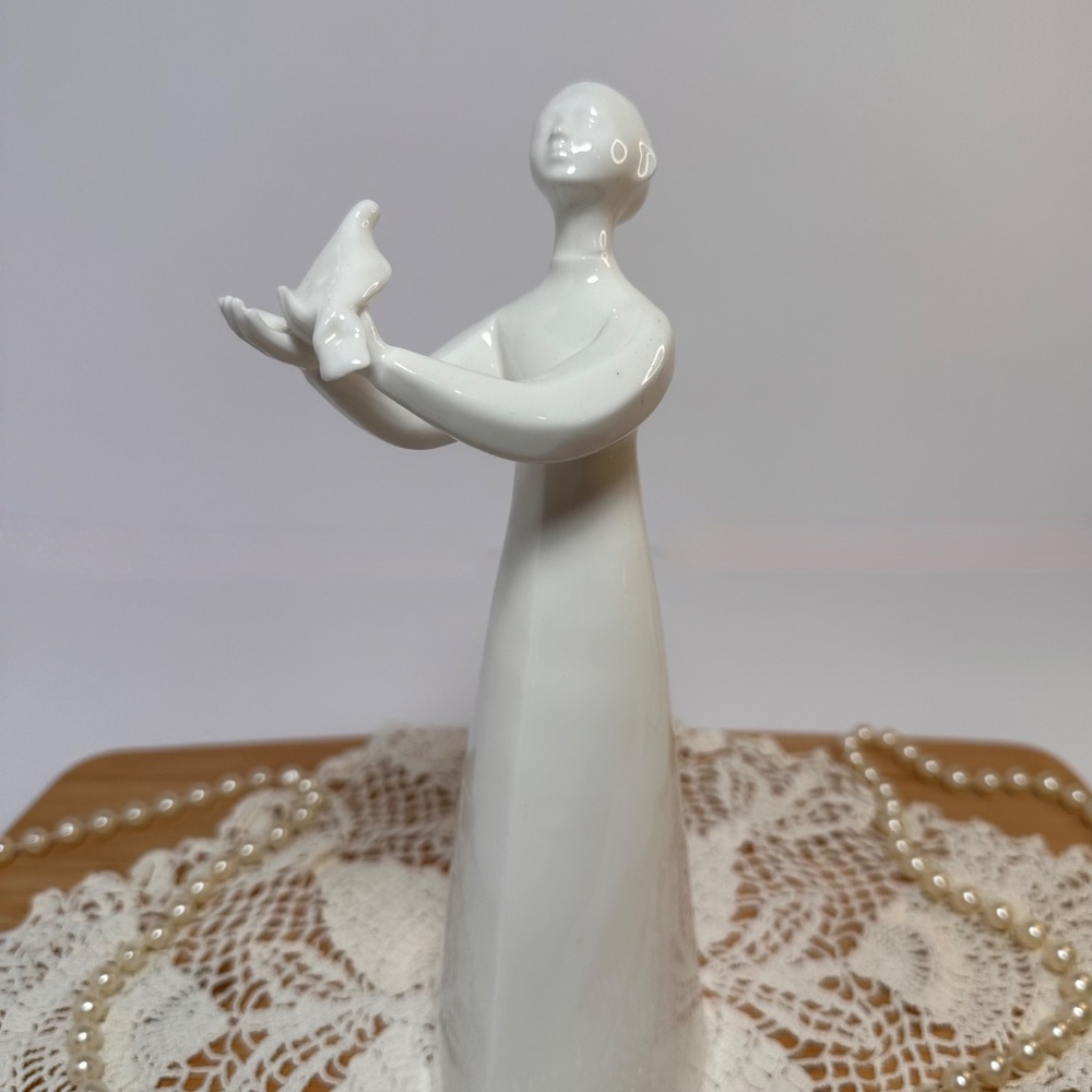 Royal Doulton Images “Peace” Porcelain Figurine | Dove | Vintage